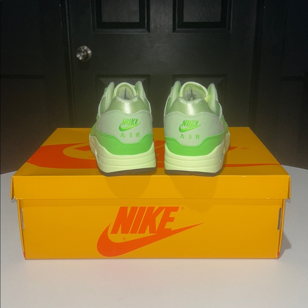 Nike Air Max 1 ‘87 “High Saturation Green Vapor” Women’s Size 9 - Picture 5 of 9